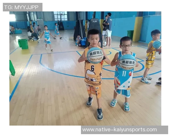 篮球明星分享成长故事与赛场智慧激励年轻球员追逐梦想